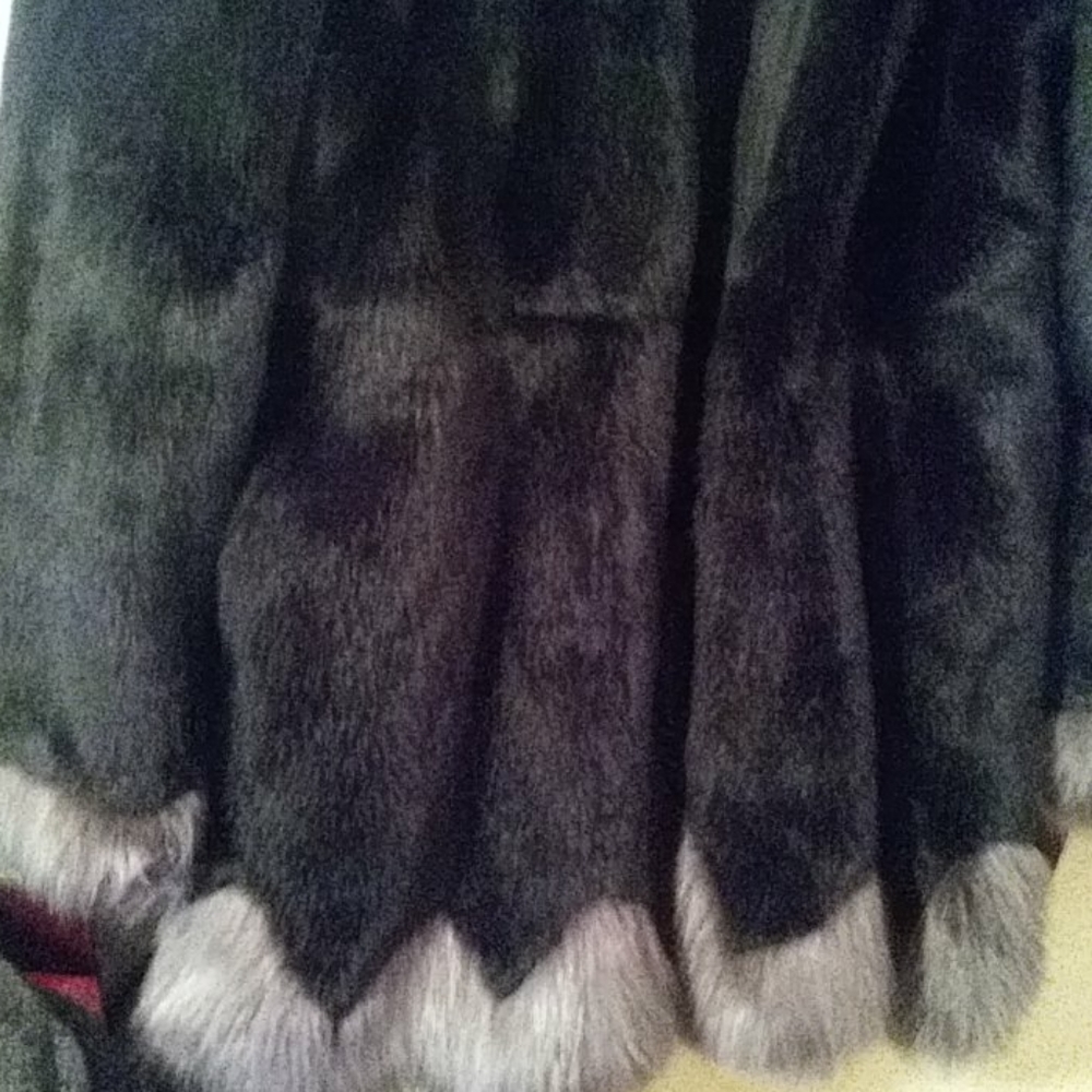 Winter coat. It says 3XL is not true size.